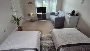 1 bedroom, iron/ironing board, internet, bed sheets