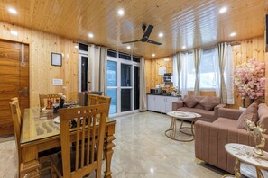 Living area - Kriva Luxury Stays (Mussoorie)
