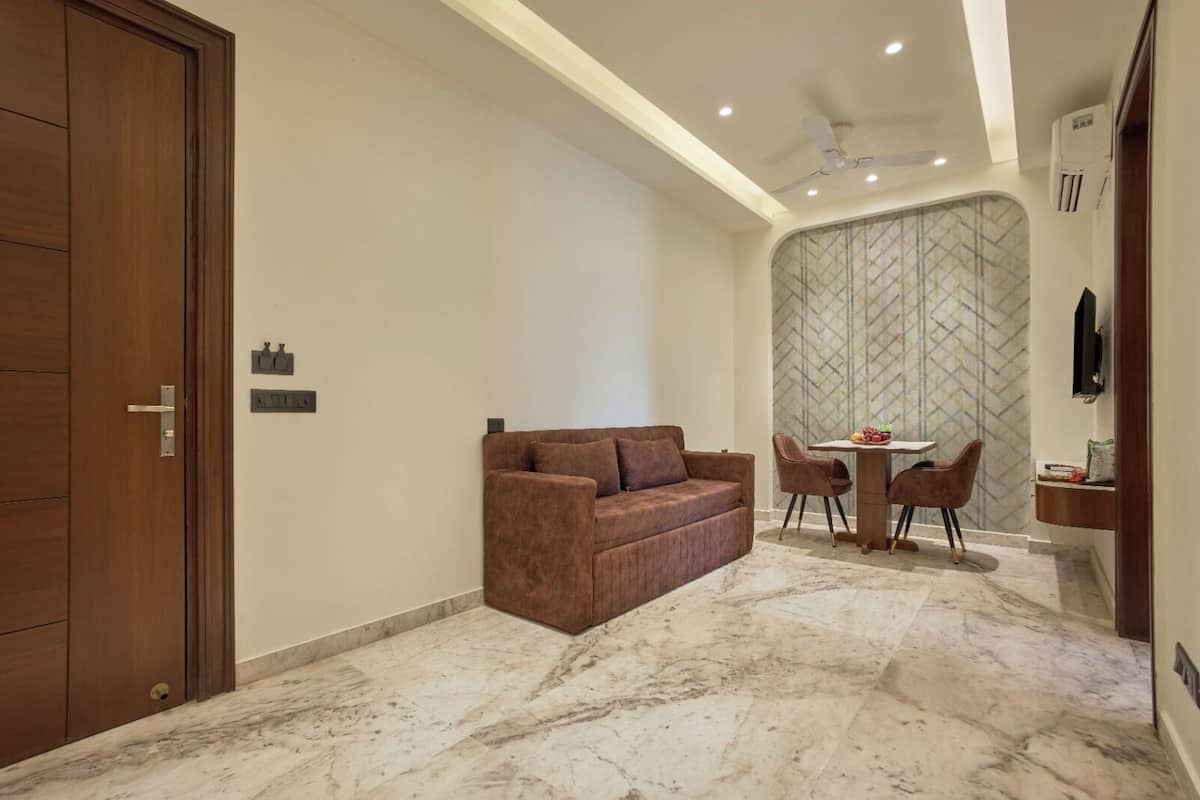 Deluxe Double Room | Living area
