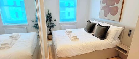 2 habitaciones, tabla de planchar con plancha, internet y ropa de cama