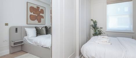 2 bedrooms, iron/ironing board, Internet, bed sheets