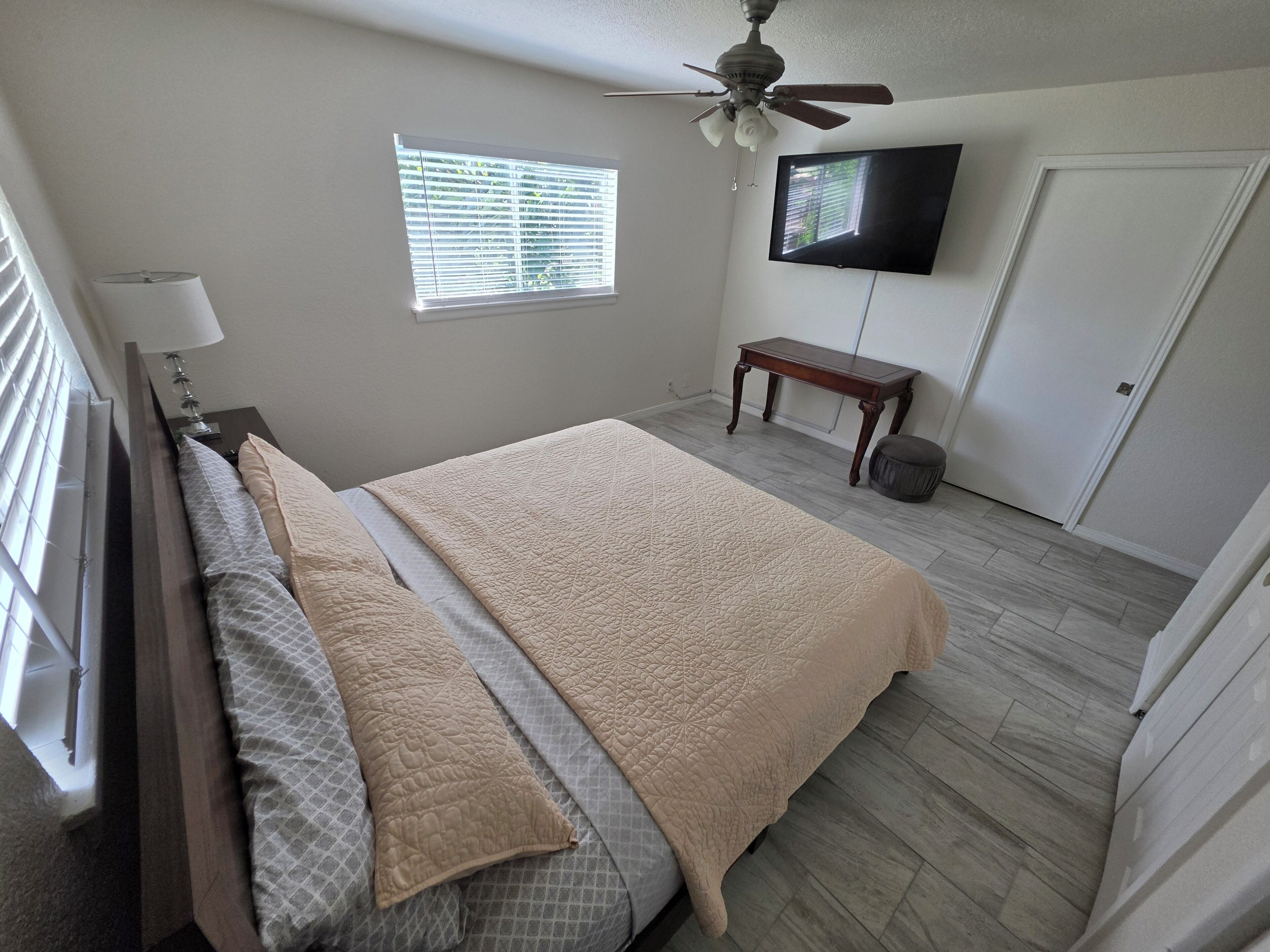 3 slaapkamers, een bureau, gratis wifi, beddengoed