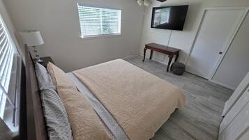 3 slaapkamers, een bureau, gratis wifi, beddengoed