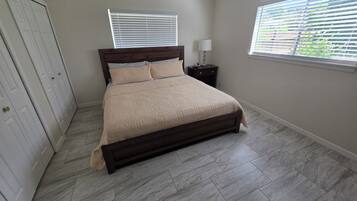 3 bedrooms, desk, free WiFi, bed sheets