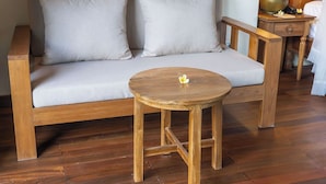 Deluxe Double Room, Valley View | Living area