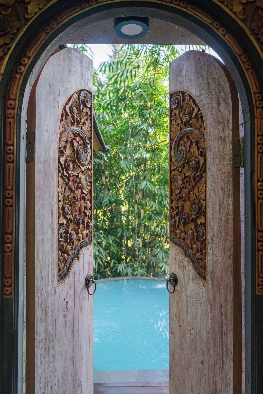 2 outdoor pools