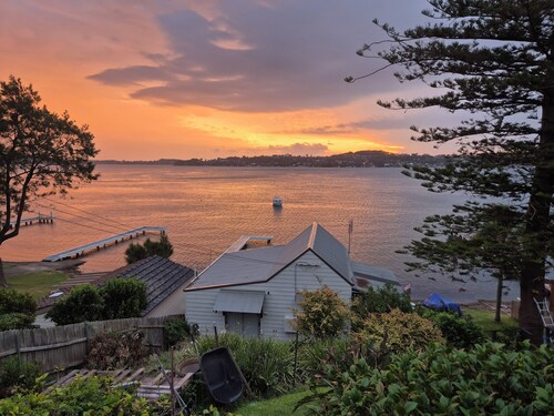 Waterfront cottage on lake Macquarie.  Enjoy fishing, boating and swimming.