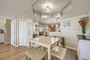 Dining - Majestic Gulf Views Condo w/ Balcony (Clearwater)