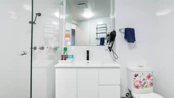 Room, 1 Bedroom, Accessible, Smoking | Bathroom
