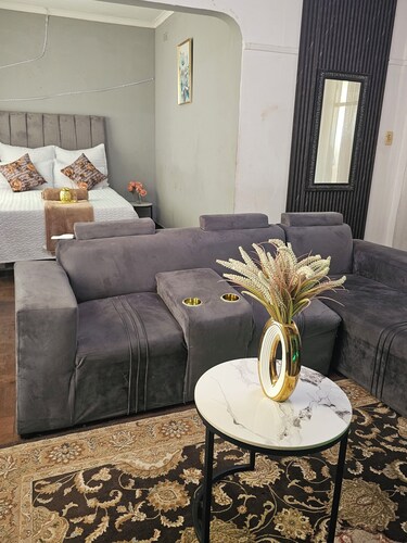 Cozy 1-bedroom bed & breakfast in marvelous Harare with AC