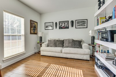 Screened-In Patio & Trampoline: Creola Getaway!