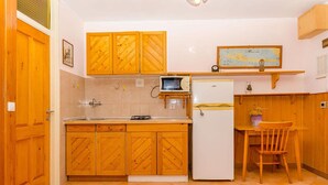 Unclassified image, 4 of 20, button - Stunning apartment in Jelsa with WiFi (Jelsa)