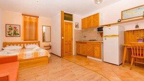 Unclassified image, 5 of 20, button - Stunning apartment in Jelsa with WiFi (Jelsa)