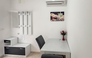 Dining - Beautiful apartment in Opuzen with WiFi (Opuzen)