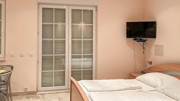 Room - Cozy apartment in Trpanj with house sea view (Trpanj)