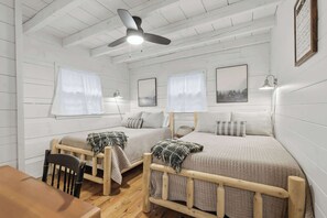 A room with two beds, a ceiling fan, and a table. - Peace of Aska w/ Hot Tub (Blue Ridge)