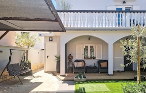 A courtyard with a seating area, a wooden deck, and a white balcony. - Awesome apartment in Biograd na Moru with WiFi (Biograd na Moru)