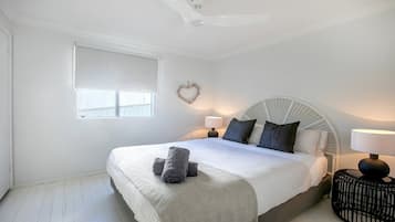 3 bedrooms, iron/ironing board, Internet, bed sheets