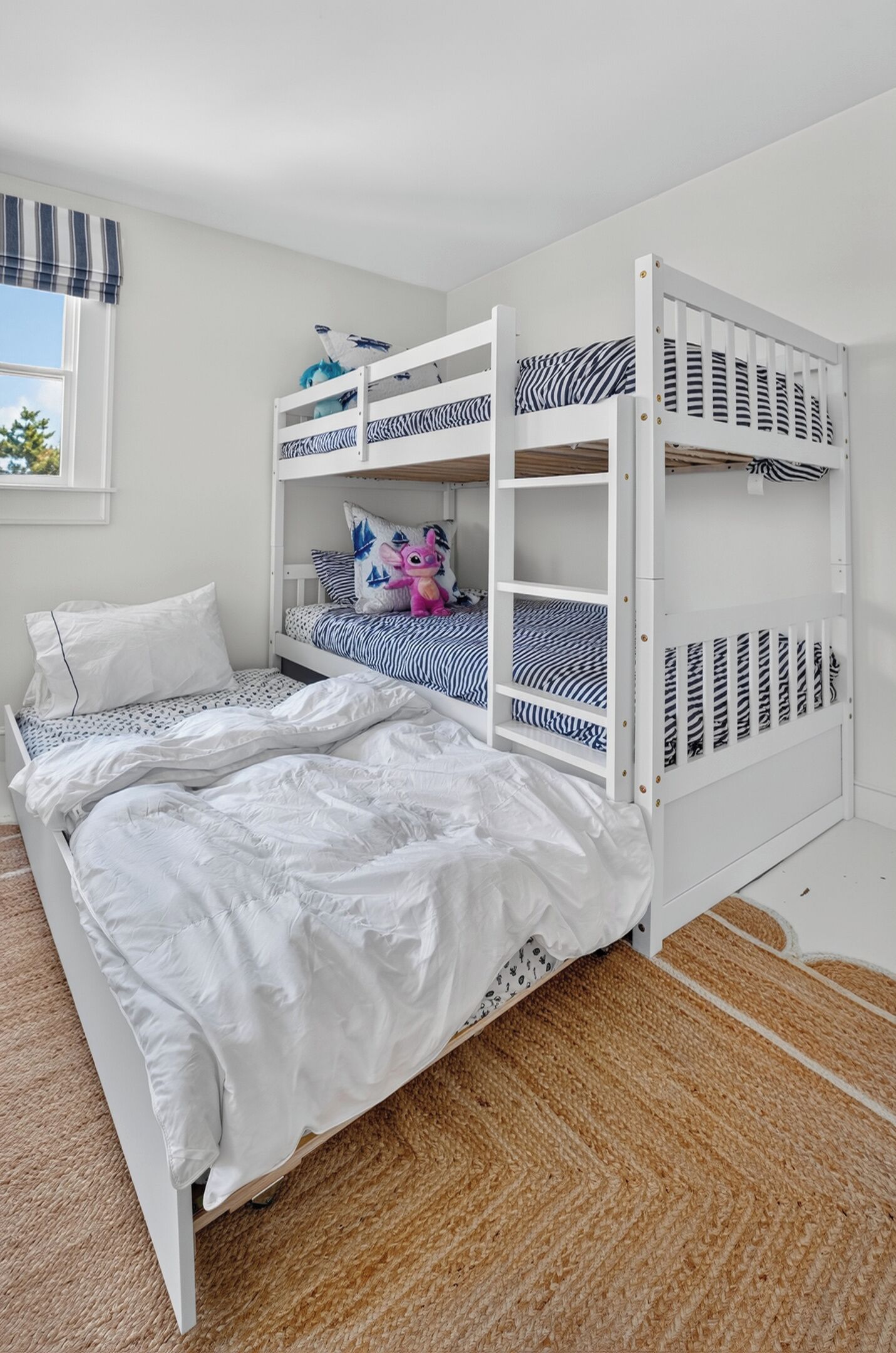 4 bedrooms, desk, iron/ironing board, travel crib
