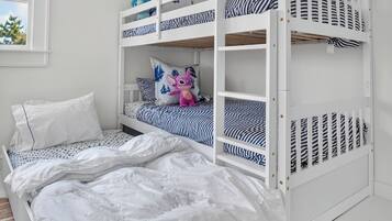 4 bedrooms, desk, iron/ironing board, travel crib
