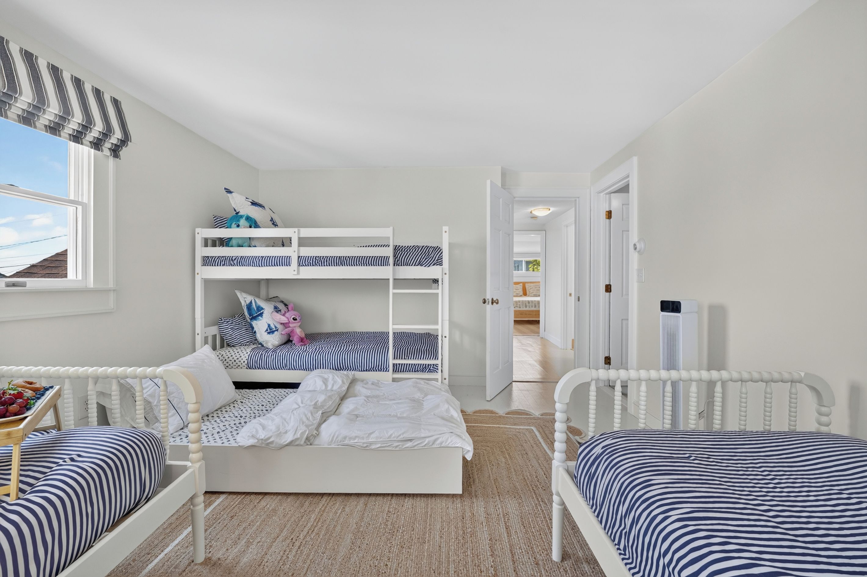 4 bedrooms, desk, iron/ironing board, travel crib