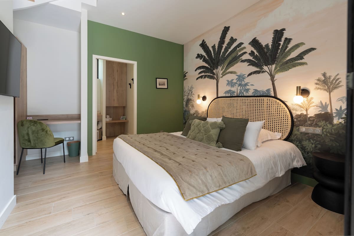 Room, 1 Double Bed with Sofa bed | WiFi (free)