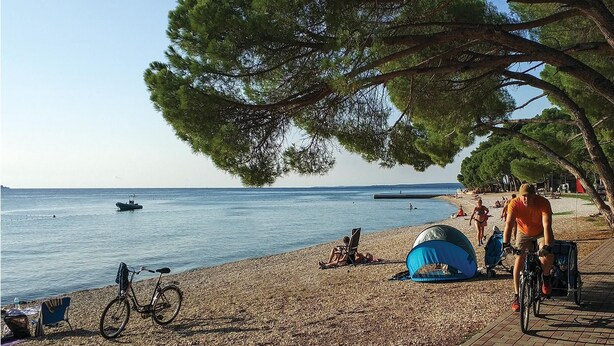Beach - Gorgeous apartment in Valbandon with WiFi (Valbandon)