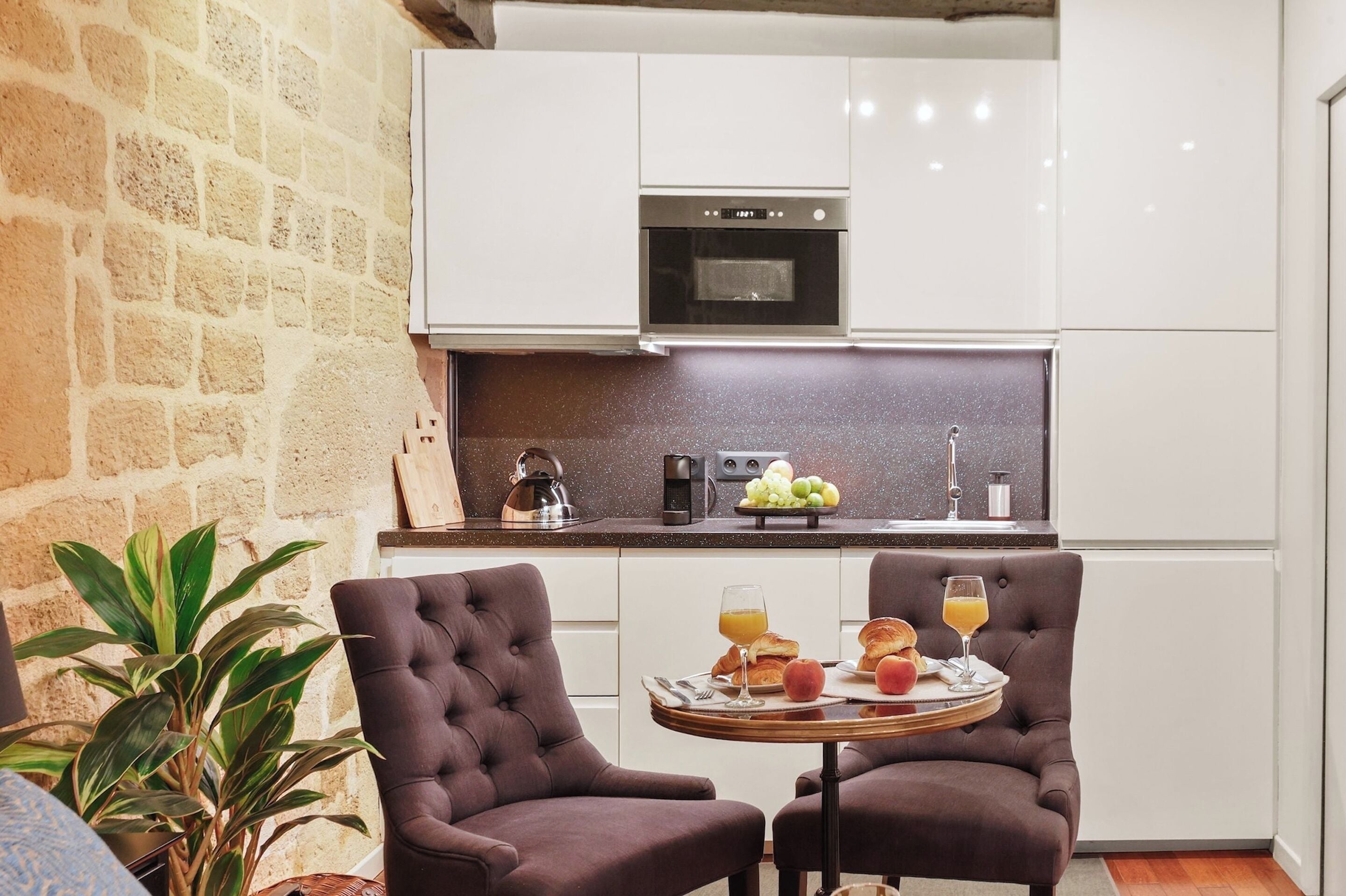 Estudio City, 1 cama de matrimonio, no fumadores | Cocina privada | Cafetera o tetera, hervidor eléctrico, trona infantil y papel de cocina