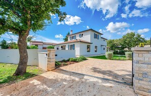 Unclassified image, 3 of 37, button - Stunning home in Prodol with sauna (Prodol)