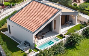 A modern two-story house with a swimming pool, a patio with outdoor furniture, and a well-maintained garden. - Stunning home in Zupanici with sauna (Zupanici)