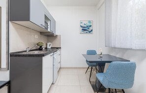 Kitchen - Beautiful apartment in Pula with WiFi (Pula)