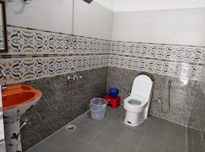 Quadruple Room | Bathroom | Shower, free toiletries, soap - Shaaneshwar Mahadev Hotel & Restaurant (Jamu)