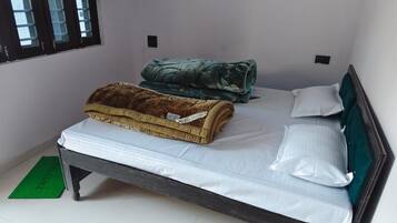 Habitación doble | Camas extra y ropa de cama