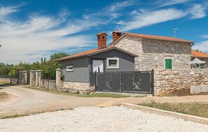 Unclassified image, 5 of 24, button - Cozy home in Umag with WiFi (Umag)