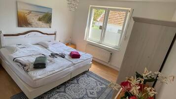 4 bedrooms, WiFi, bed sheets