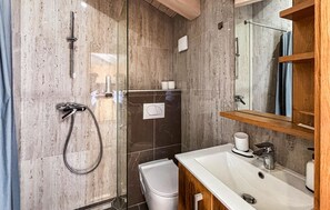Unclassified image, 3 of 16, button - Beach front apartment in Umag with house sea view (Umag)