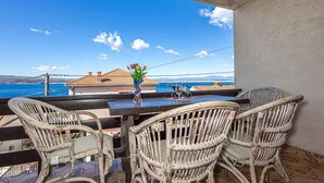 Outdoor dining - Beautiful apartment in Crikvenica with WiFi (Crikvenica)
