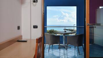 In-room safe, desk, travel cot, free WiFi