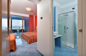 In-room safe, desk, free WiFi - Damavi Hotel (San Foca)