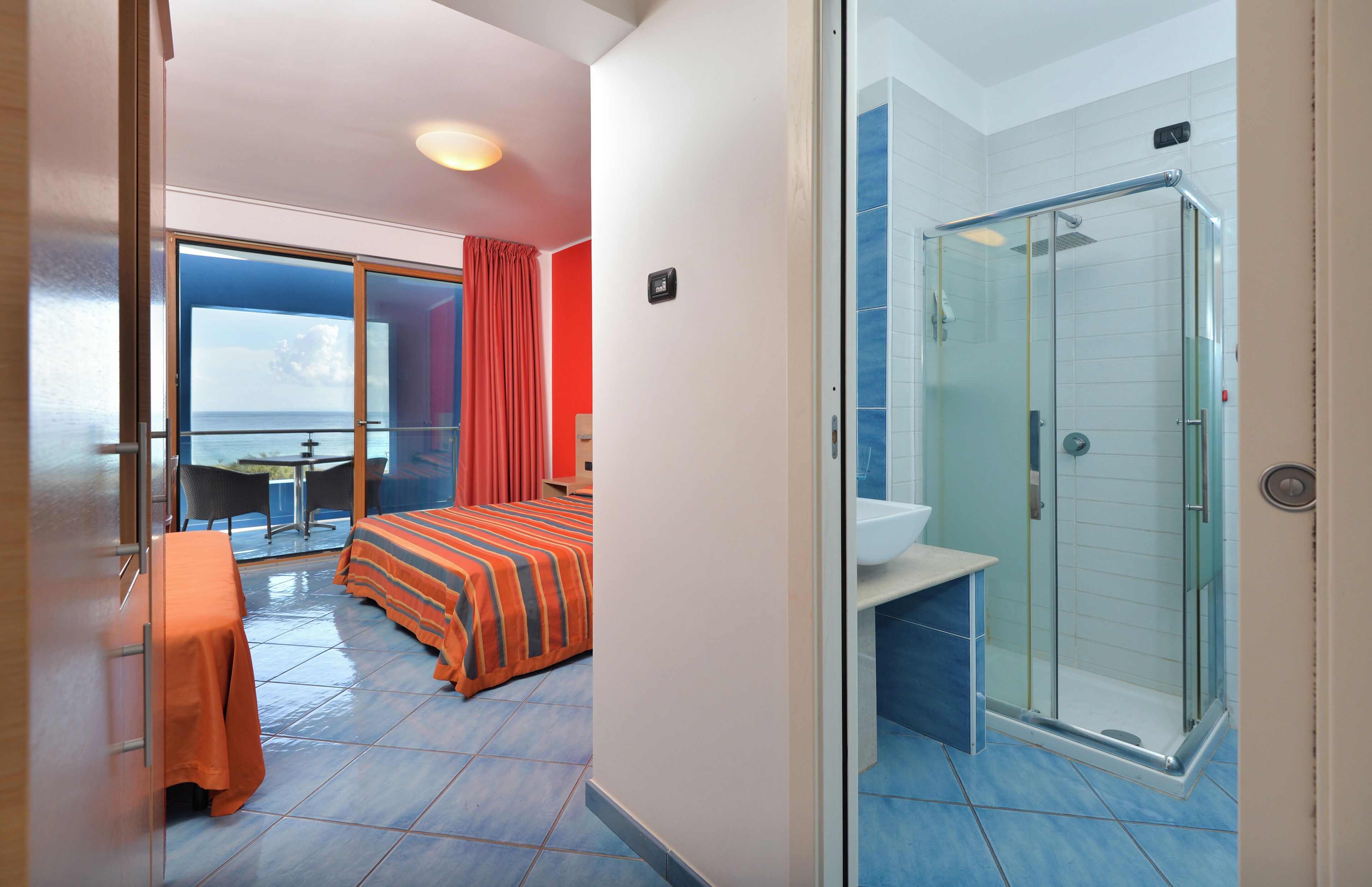 In-room safe, desk, travel cot, free WiFi