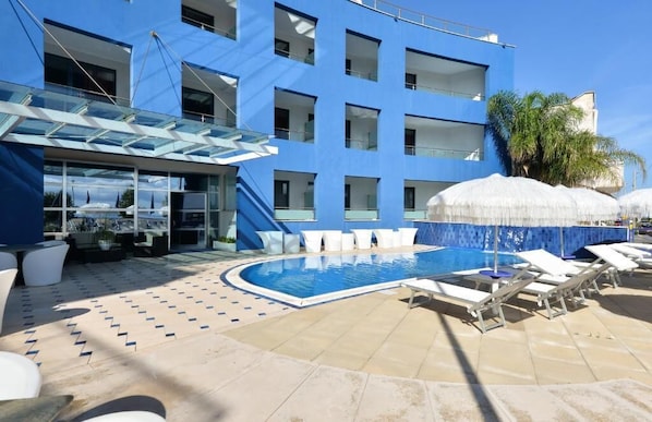 Seasonal outdoor pool