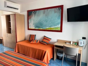 In-room safe, desk, free WiFi