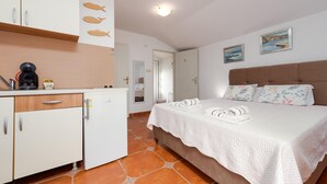 Free WiFi - Gorgeous apartment in Karlobag with WiFi (Karlobag)