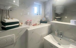 Bath - Lovely apartment in Karlobag with WiFi (Karlobag)
