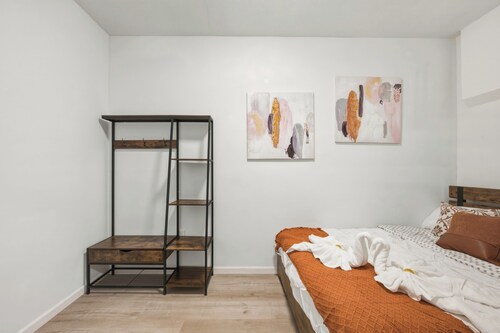 5BR European Home / 2 Suites nearFairplex/Cal Poly