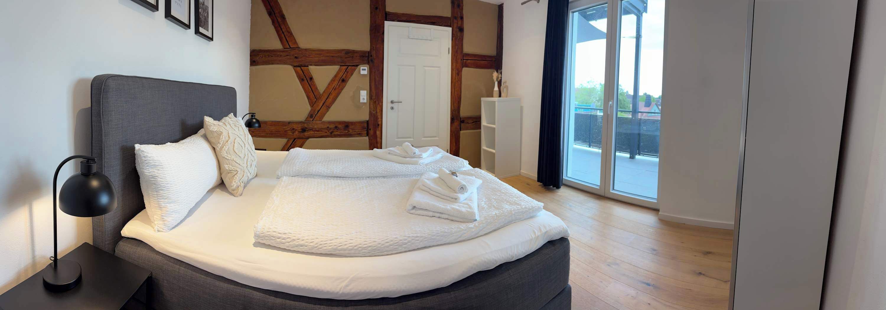 2 bedrooms, desk, WiFi, bed sheets