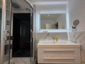 Bathroom - Juraperle - Historisch und modern - Wohnung 5 (Bad Staffelstein)