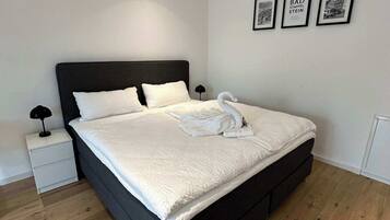 WiFi, bed sheets