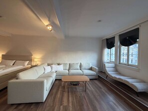 Living area - City Diamond - Coburg's most central apartments (Coburg)