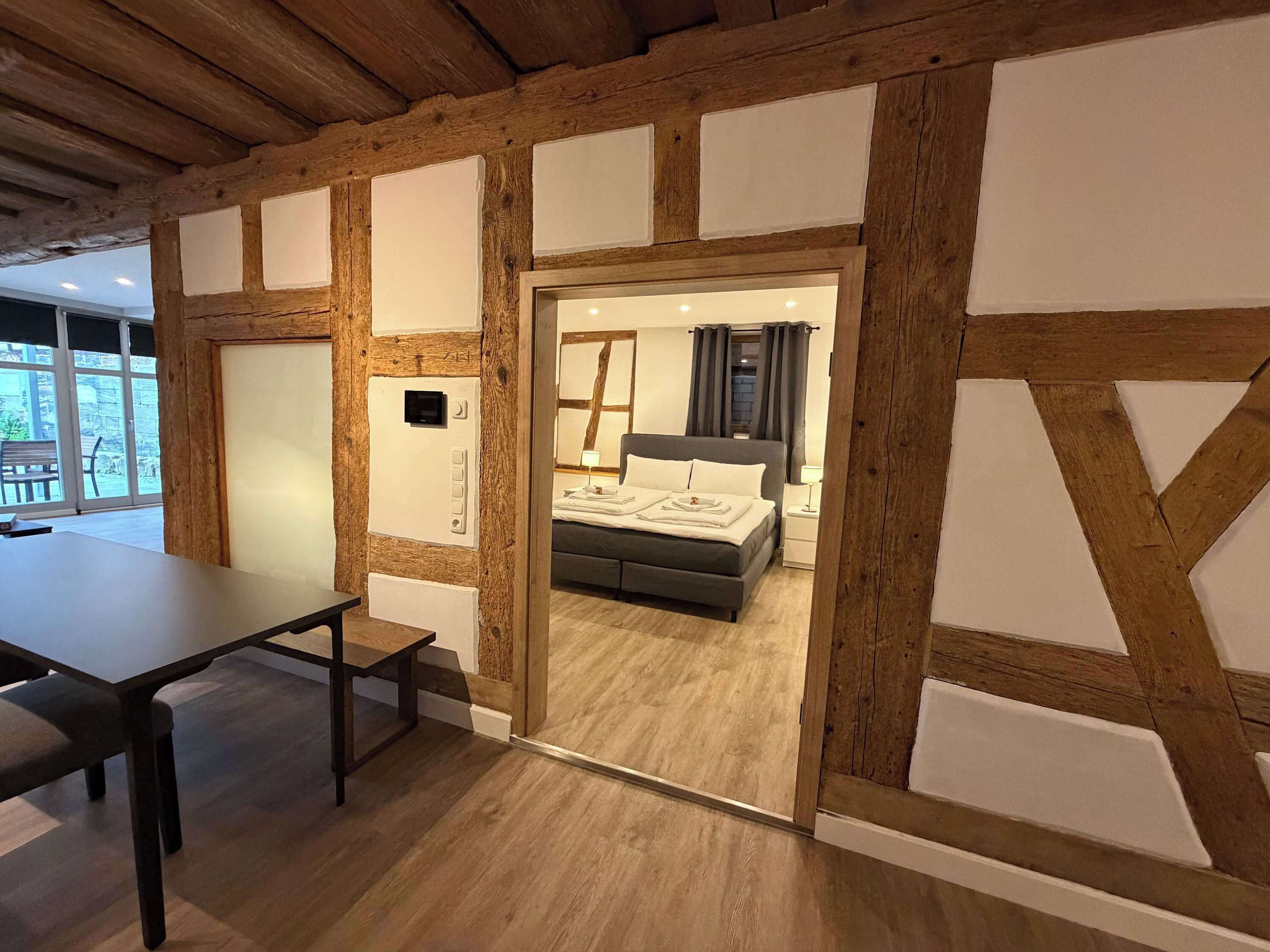2 bedrooms, desk, WiFi, bed sheets